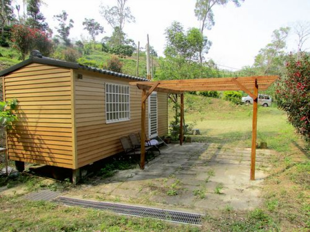 三灣永和山漂亮休閒地*-*現成貨櫃屋一間水電都有