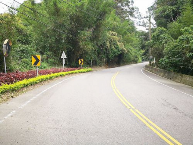 明德水庫環湖路旁山坡地*-*頭屋北岸環湖道路