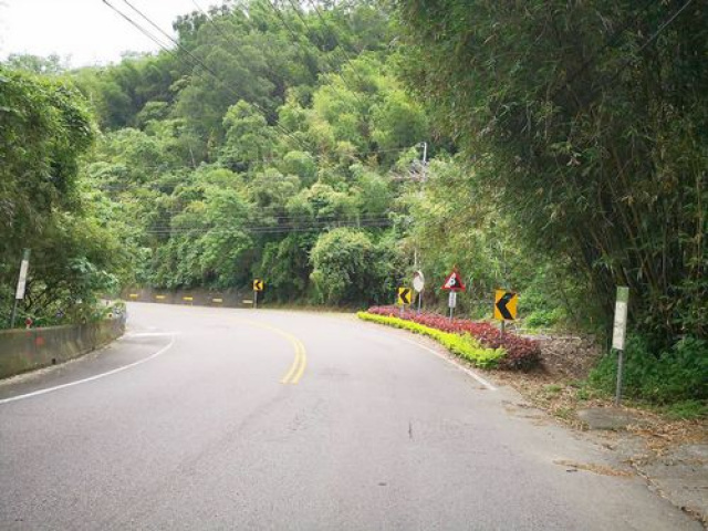 明德水庫環湖路旁山坡地*-*頭屋北岸環湖道路