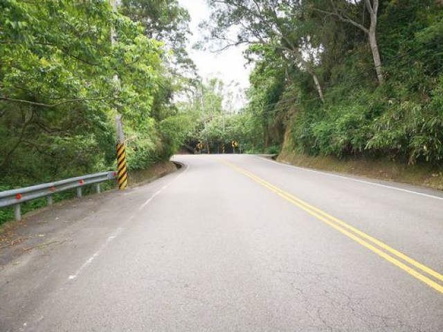 明德水庫環湖路旁山坡地*-*頭屋北岸環湖道路