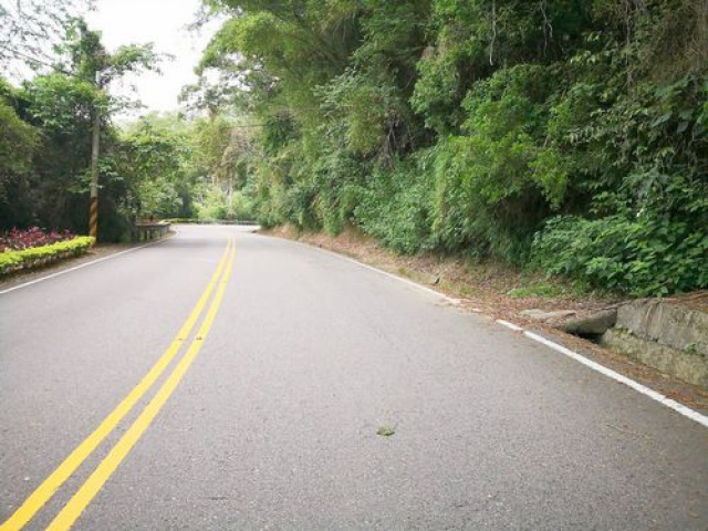 明德水庫環湖路旁山坡地*-*頭屋北岸環湖道路