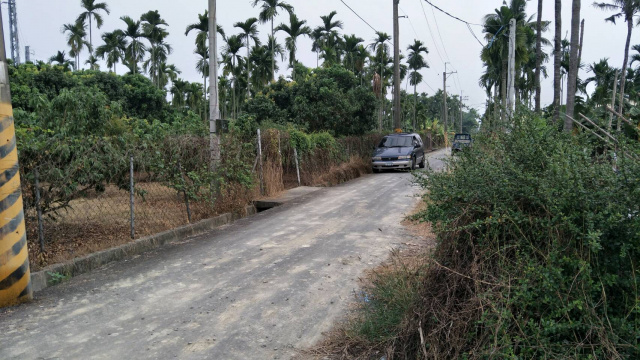 竹田大學路旁面寬農地