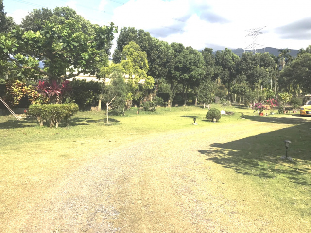 藍天綠地山景優美農舍