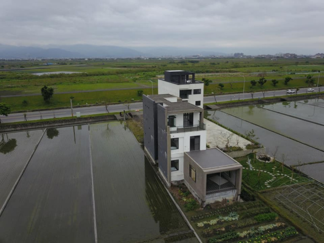 宜蘭農舍-建築師的家 雙面臨路 附近特色高檔餐廳林立
