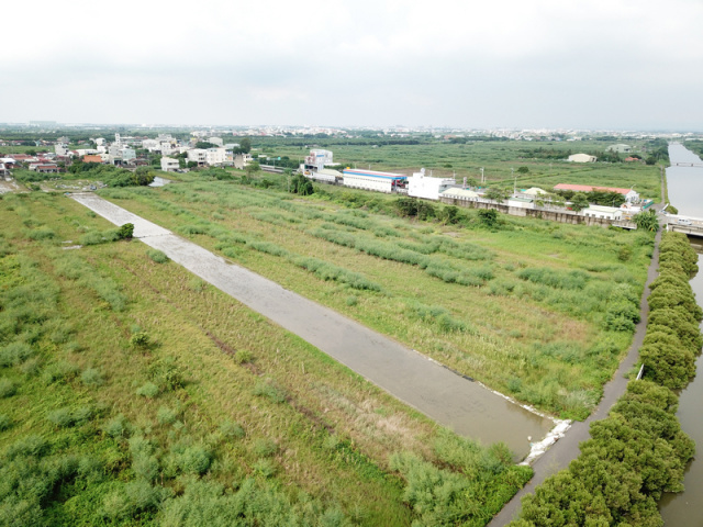 台南七股都市計畫旁雙面路農地