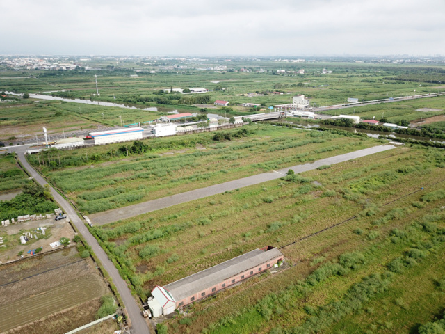 台南七股都市計畫旁雙面路農地
