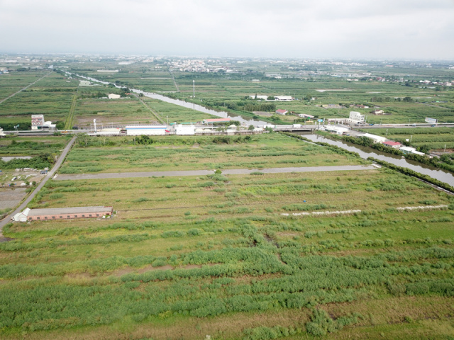 台南七股都市計畫旁雙面路農地