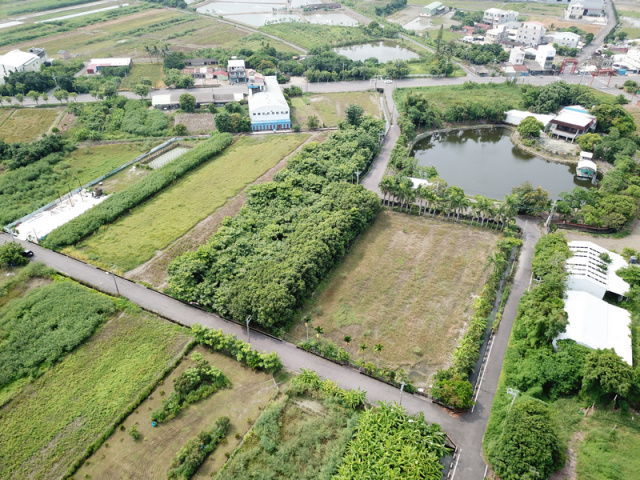 七股臨大馬路元寶湖前美農地