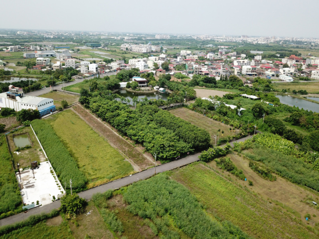 七股臨大馬路元寶湖前美農地
