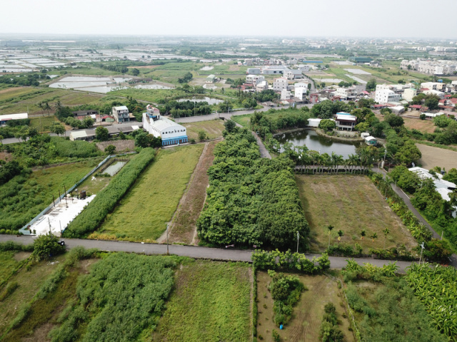 七股臨大馬路元寶湖前美農地