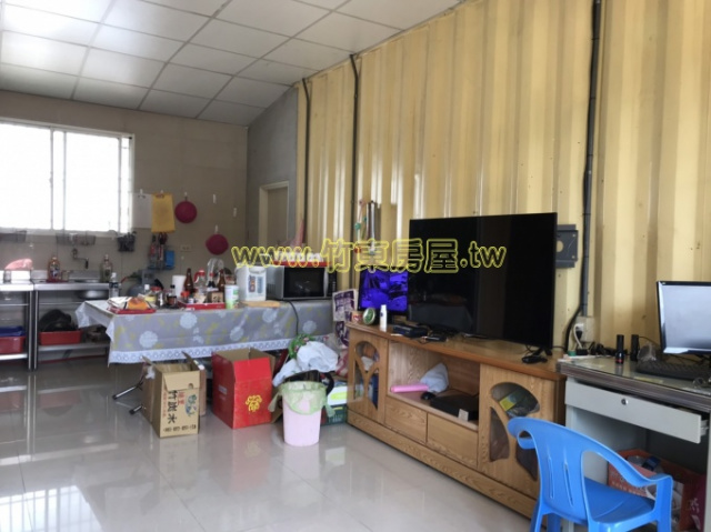 芎林倉儲地(正臨富林路)
